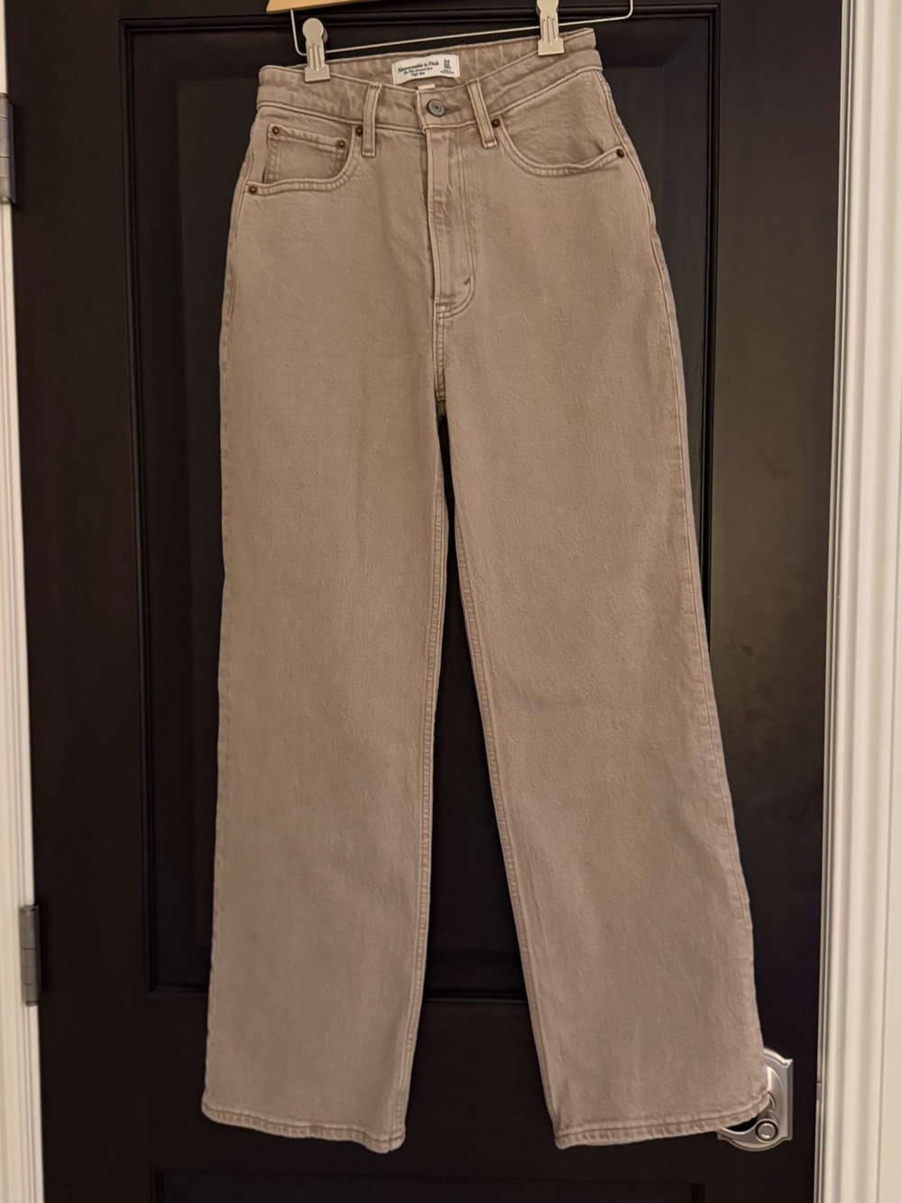 Abercrombie & Fitch ‘90’s Relaxed Jean High Rise Curve Love Tan